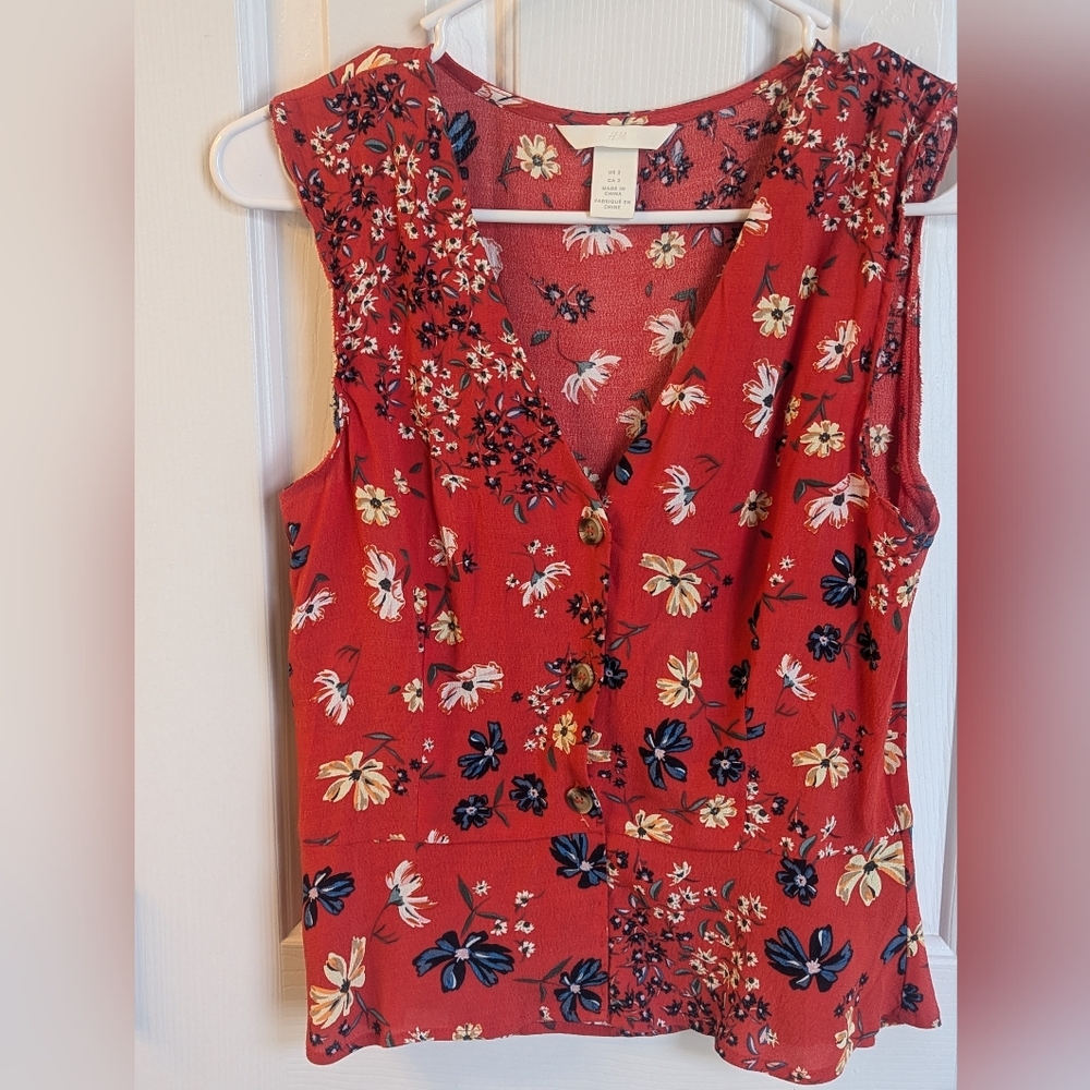 H&M size W red floral pleated peplum ruffle button v neck sleeveless tank top